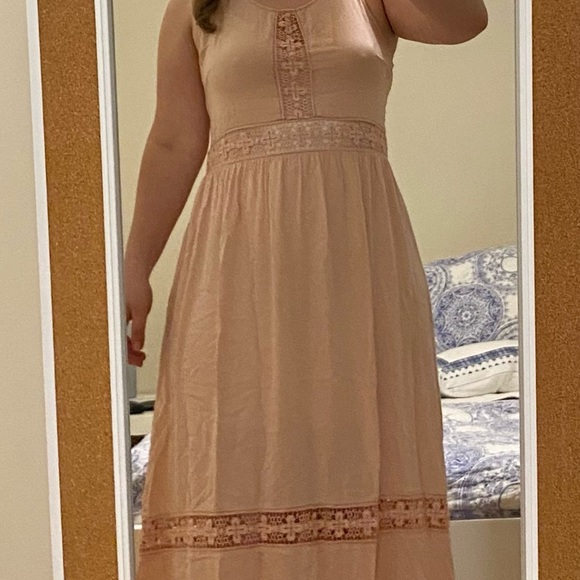 Blush Pink Maxi dress with crochet lace detailing - Picture 4 of 4